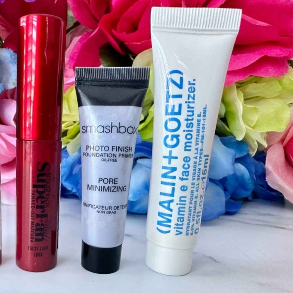 Smashbox Super Fan Mascara, Smashbox Primer, Malin and Goetz Moisturizer Samples